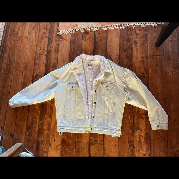 Vintage Authentic Levi’s Sherpa-Lined Bleached Jean Jacket - Picture 4 of 12